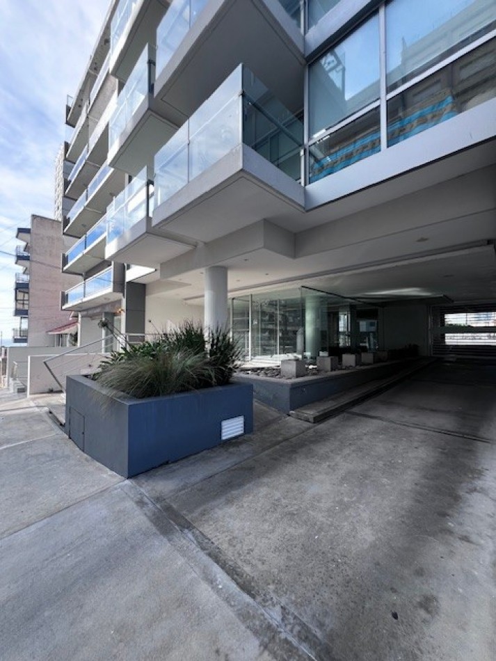 VENTA MAR DEL PLATA, HERMOSO SEMIPISO A METROS DEL MAR, PLAYA CHICA, 3 AMB. COCHERA DOBLE, OPTIMO !!!!